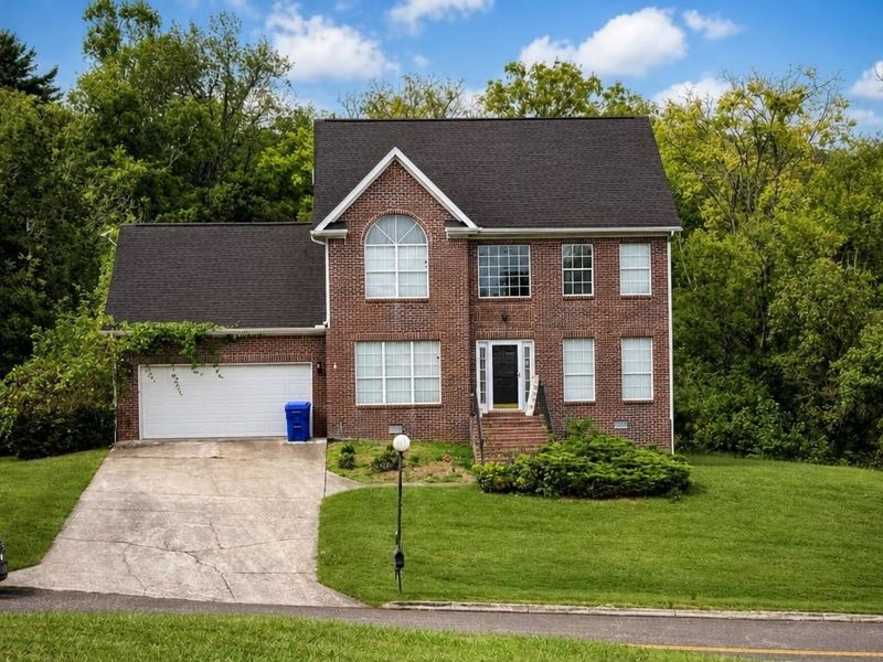 8866 Brucewood Ln, Knoxville, TN 37923