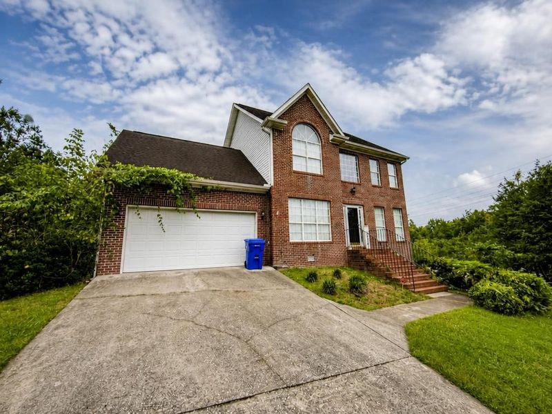 8866 Brucewood Ln, Knoxville, TN 37923