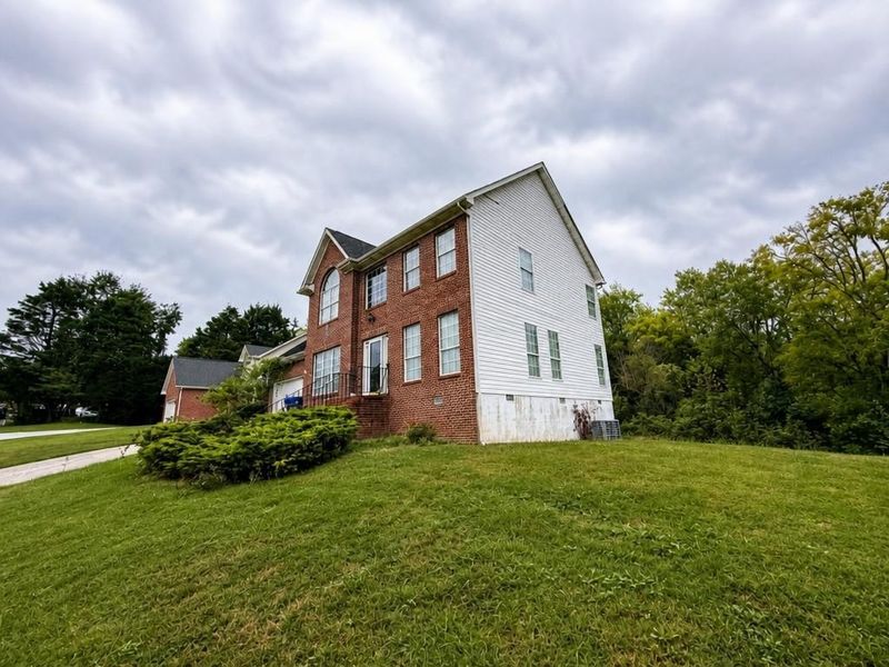 8866 Brucewood Ln, Knoxville, TN 37923