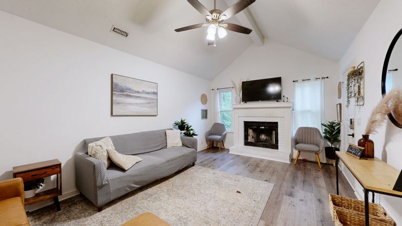 613 Cedarhill Ct, Antioch, TN 37013