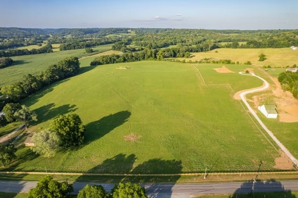 2 Santa Fe Pike, Santa Fe, TN 38482