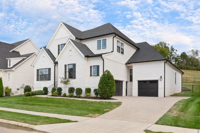 2236 Brakeman Ln, Thompsons Station, TN 37179