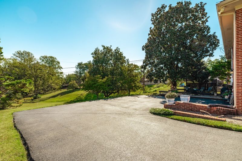 4052 S Sequoia Dr, Springfield, TN 37172