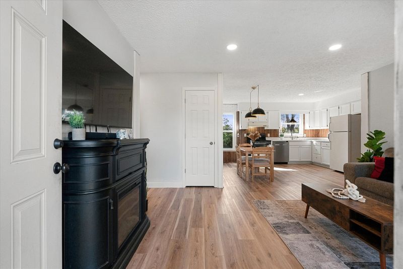 103 Ravenwood Cir, Dickson, TN 37055