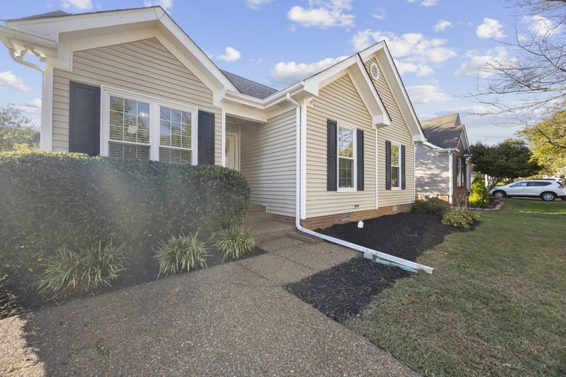 1140 Summerville Cir, Thompsons Station, TN 37179