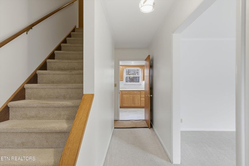 168 Cumberland View Dr, Oak Ridge, TN 37830