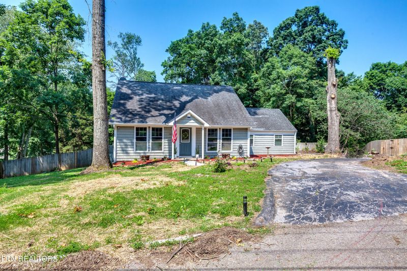 1304 Live Oak Cir, Knoxville, TN 37932