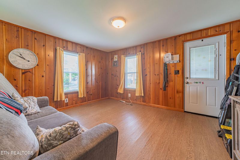 408 W 7th Ave, Lenoir City, TN 37771