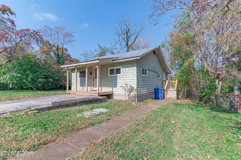 109 S Walker Ln, Oak Ridge, TN 37830