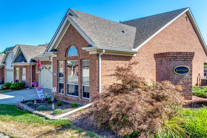 600 Applegate Ln, Knoxville, TN 37934