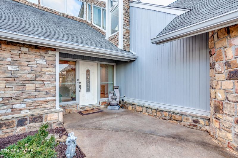 596 Pasteur Pl, Alcoa, TN 37701