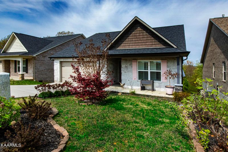2927 Zachary Pointe Ln, Knoxville, TN 37938