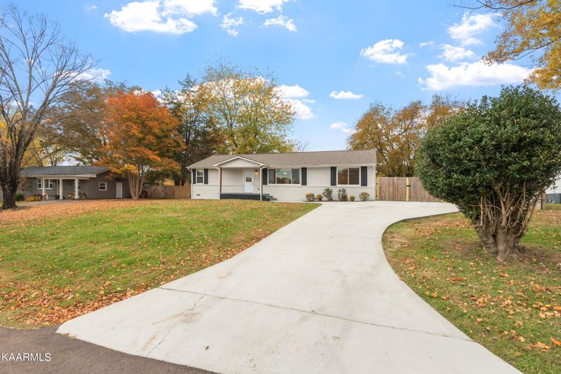 1517 Nw Holman Rd, Knoxville, TN 37909