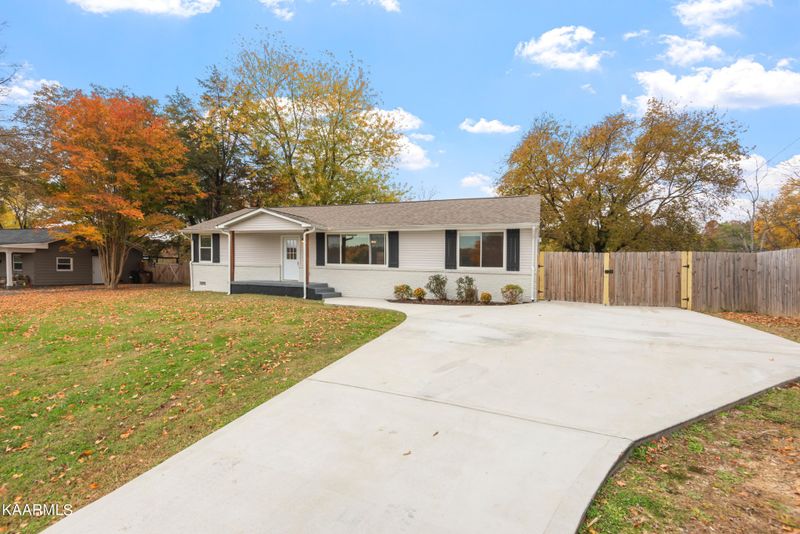 1517 Nw Holman Rd, Knoxville, TN 37909