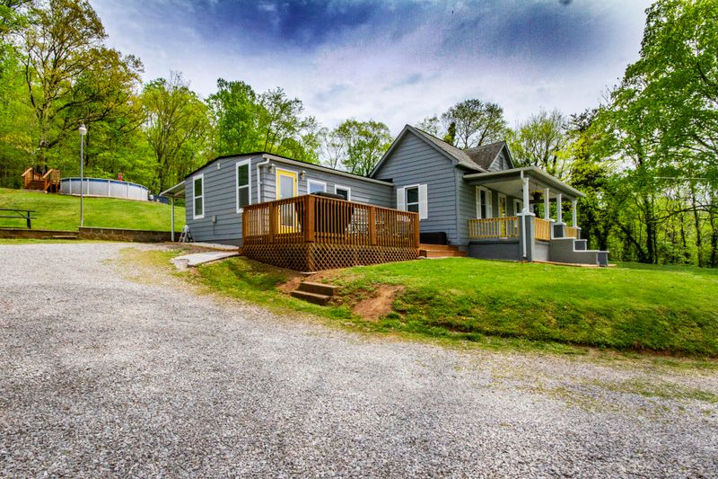 1008 E Red Bud Rd, Knoxville, TN 37920