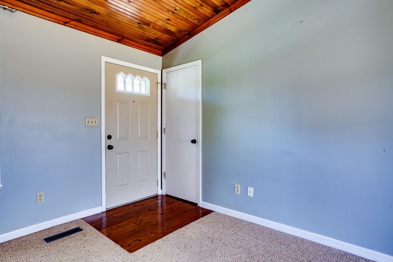 1448 Kay View Dr, Sevierville, TN 37876