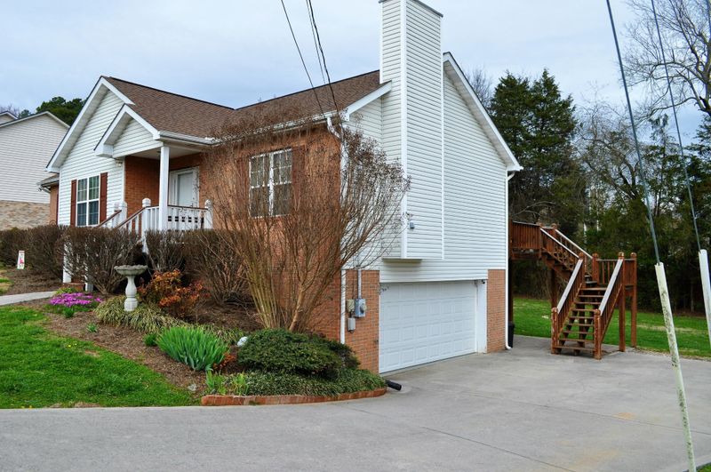 7710 Cody Ln, Knoxville, TN 37938