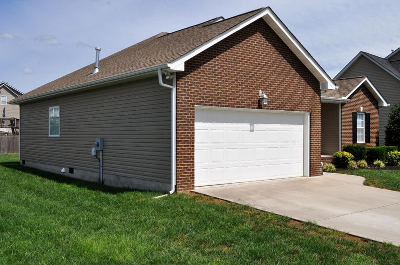 4716 Dawn Oaks Ln, Knoxville, TN 37918