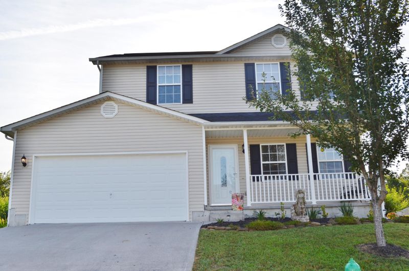 1210 Quiet Brook Ln, Knoxville, TN 37914