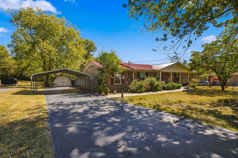 624 Crestland Dr, Columbia, TN 38401