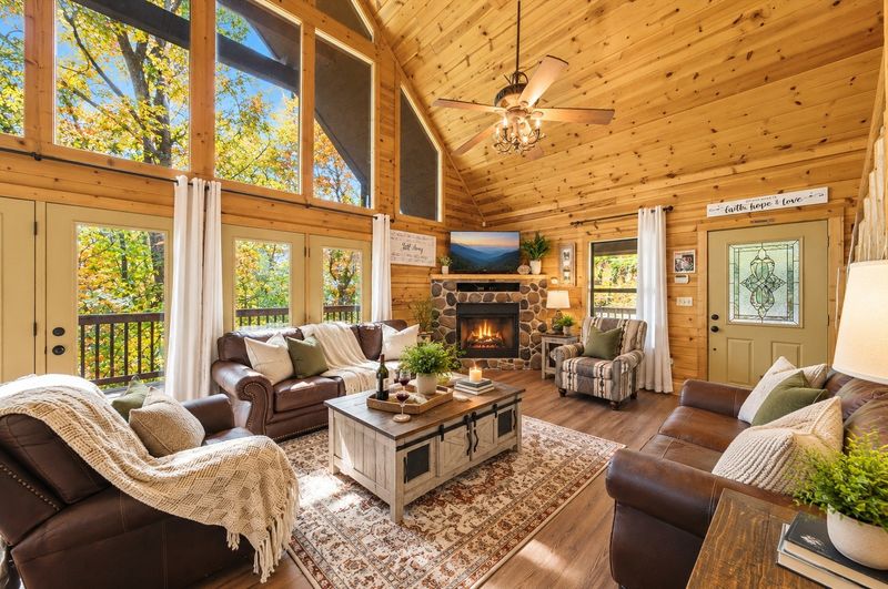 2440 Breezy Rd, Sevierville, TN 37876