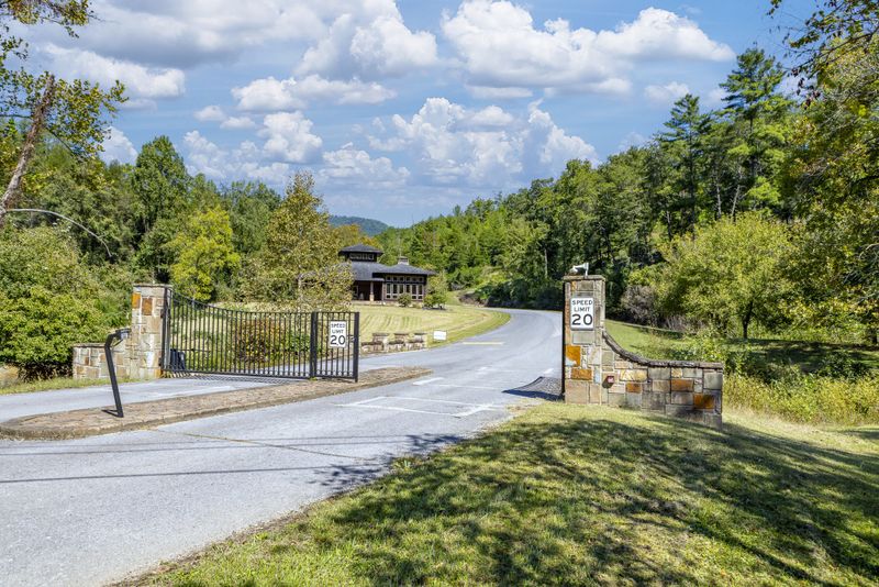 1320 Mountain Ash Way, Sevierville, TN 37876