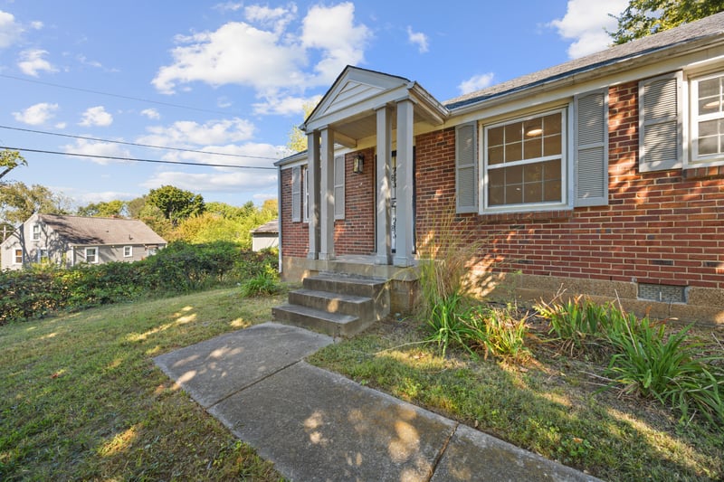 1304 Mercury Dr, Nashville, TN 37217