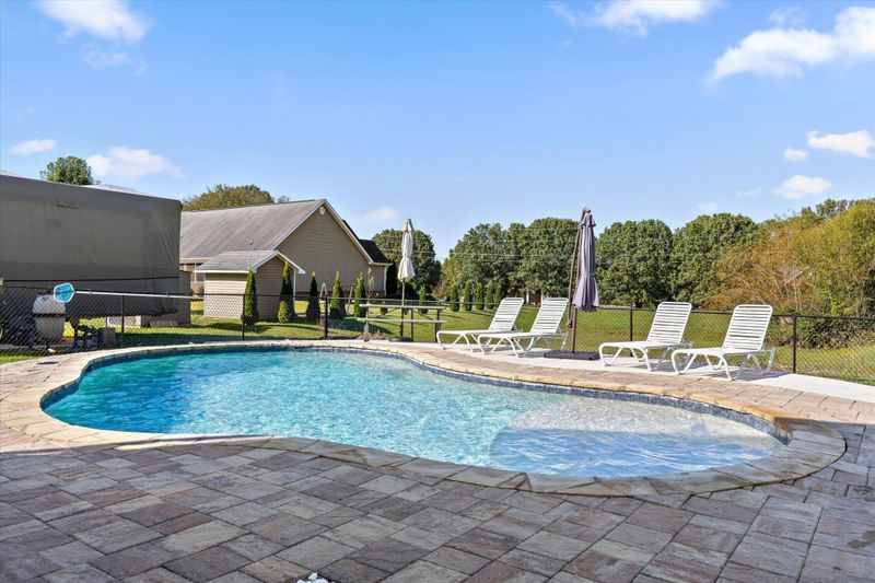 77 Donna Lee Dr, Fort Oglethorpe, GA 30742
