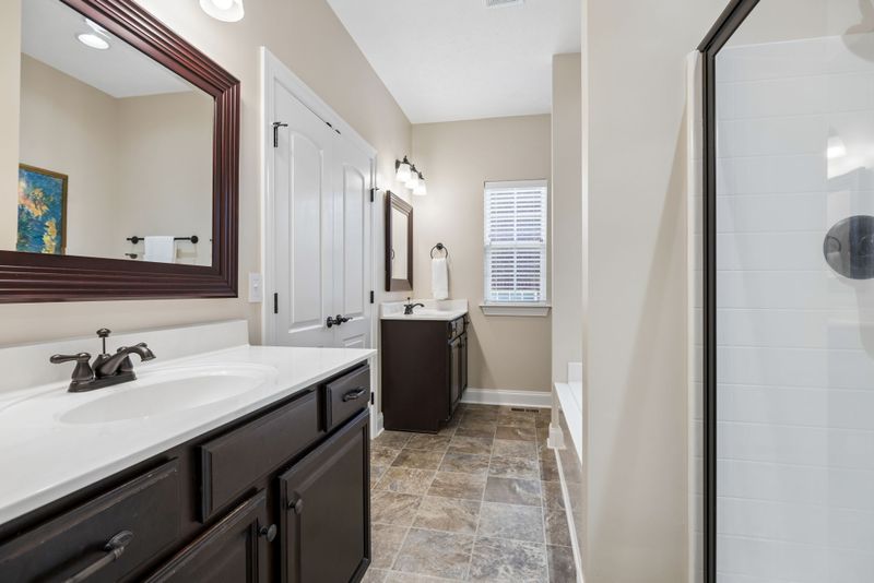 7708 Sunbar Ln, Nashville, TN 37211