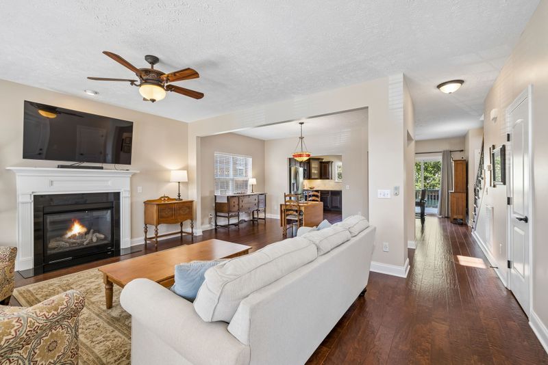 7708 Sunbar Ln, Nashville, TN 37211