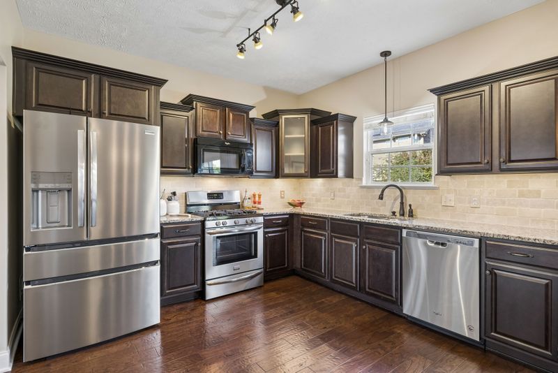 7708 Sunbar Ln, Nashville, TN 37211