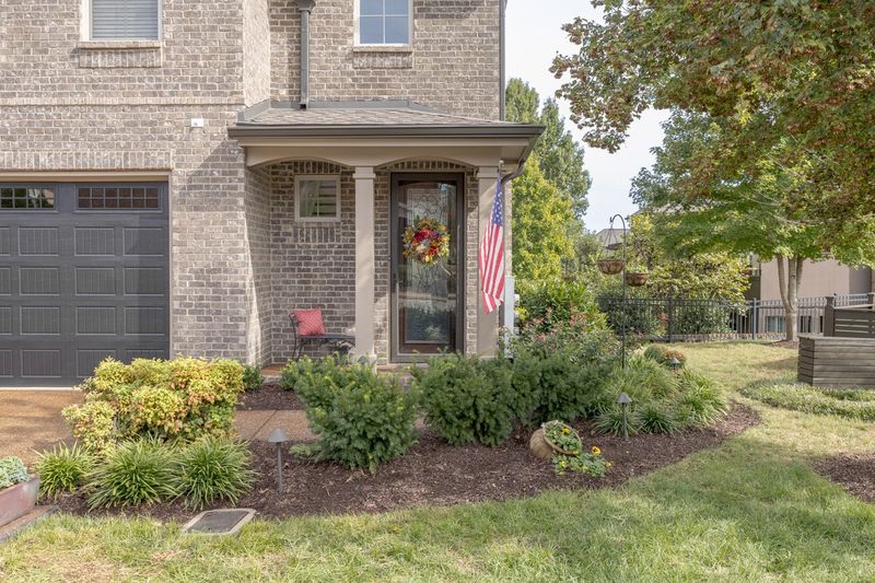 900 Silkwood Cir, Nashville, TN 37221