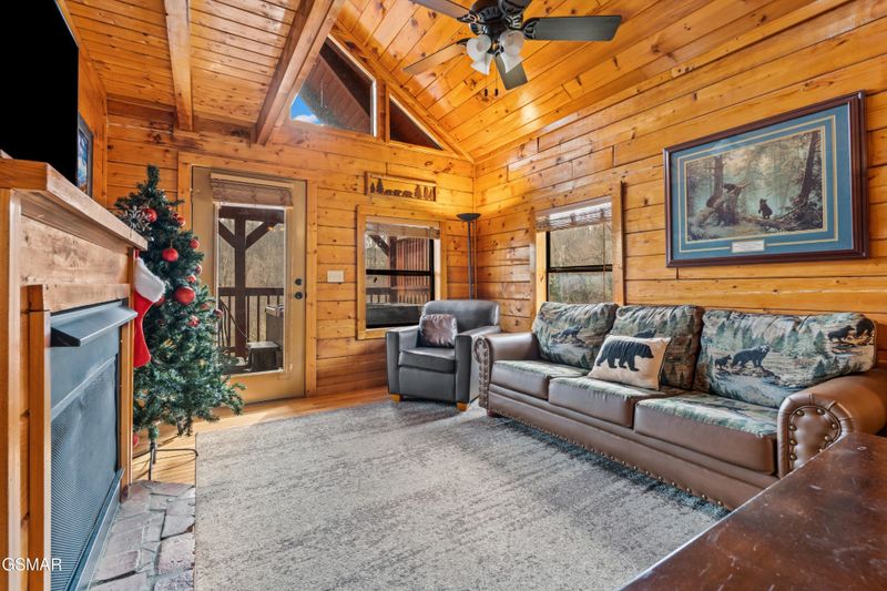 513 Hideaway Ridge Cir, Sevierville, TN 37862
