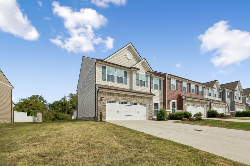1426 Carderock Springs Dr, Gallatin, TN 37066