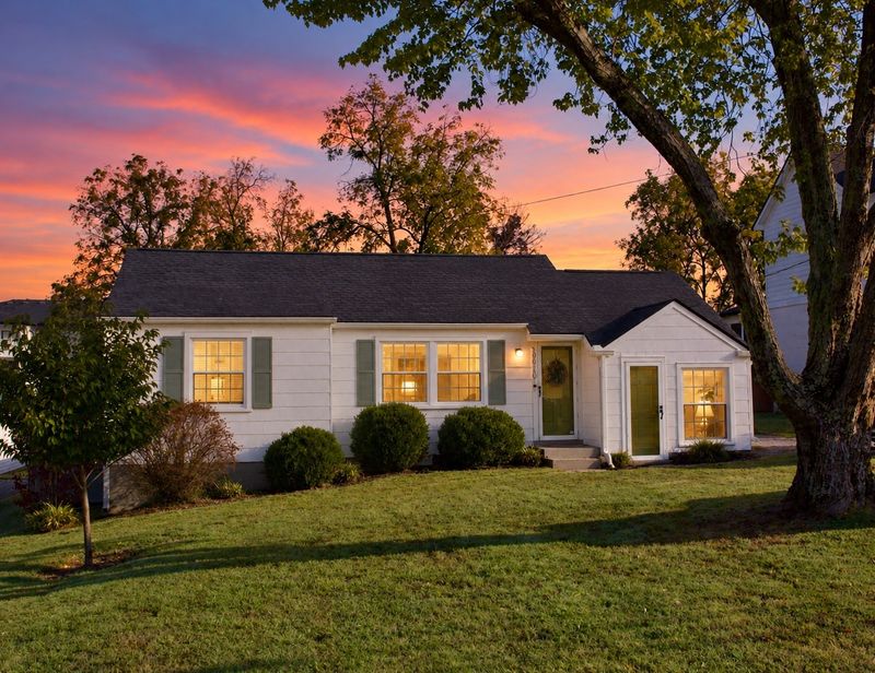 2820 Colonial Cir, Nashville, TN 37214