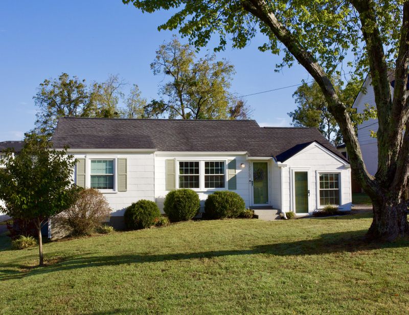 2820 Colonial Cir, Nashville, TN 37214