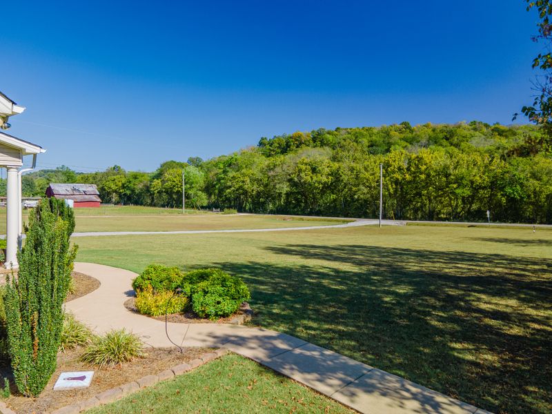 2898 Dodson Gap Rd, Culleoka, TN 38451