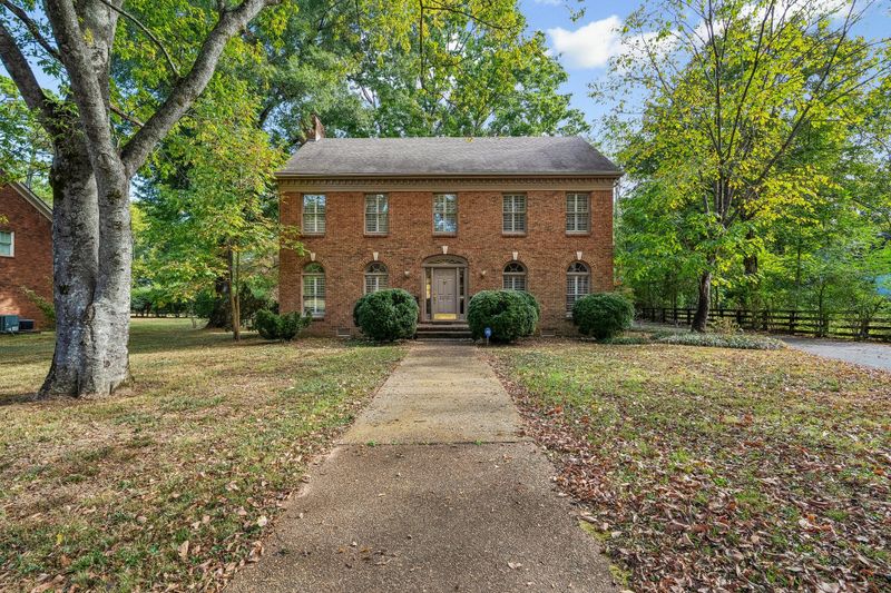 1107 Graymere Manor Rd, Columbia, TN 38401