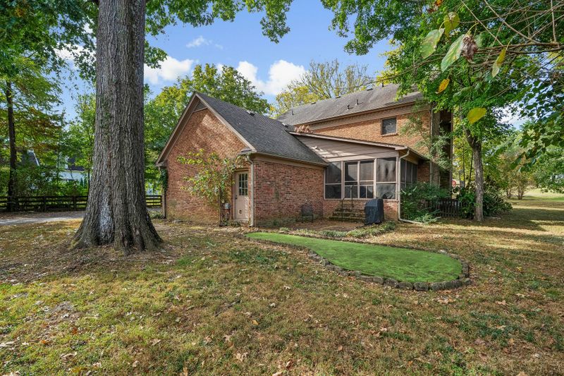 1107 Graymere Manor Rd, Columbia, TN 38401