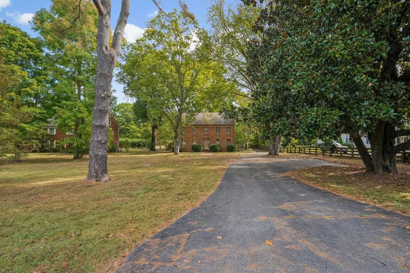 1107 Graymere Manor Rd, Columbia, TN 38401