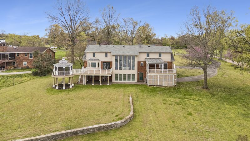3211 Lakeshore Dr, Old Hickory, TN 37138