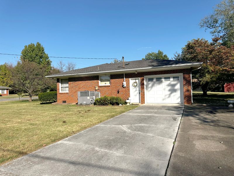 1015 Greenhill St, Murfreesboro, TN 37129