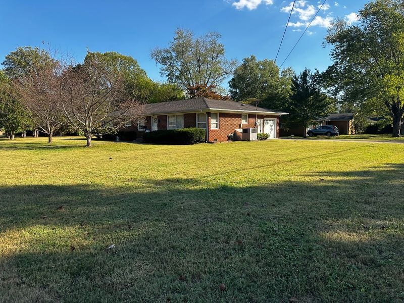 1015 Greenhill St, Murfreesboro, TN 37129