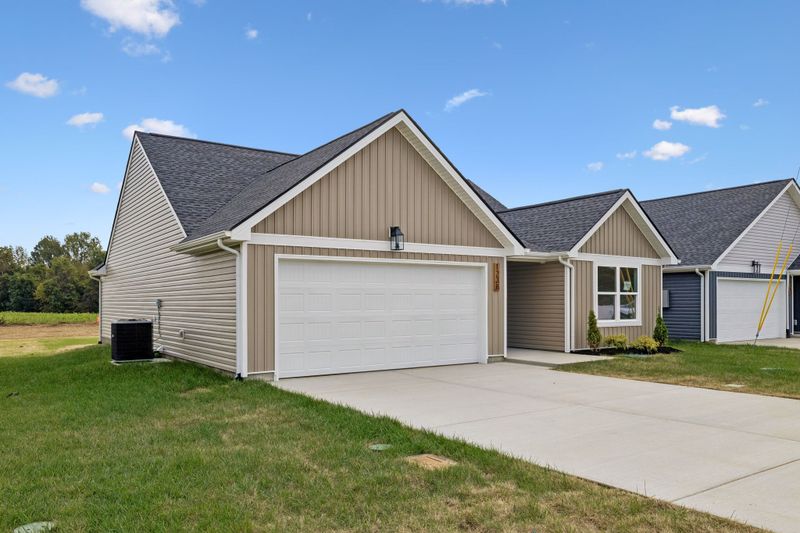 1238 Heflin St E, Cedar Hill, TN 37032