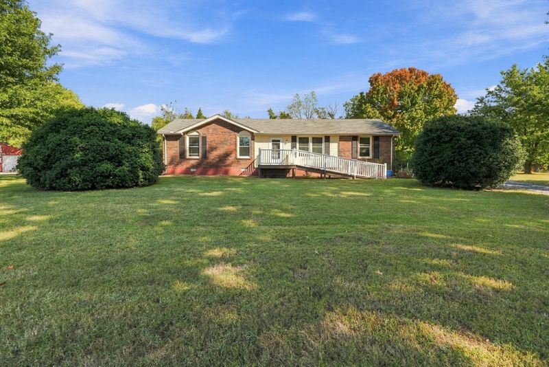 341 Raymond Hodges Rd, Cottontown, TN 37048