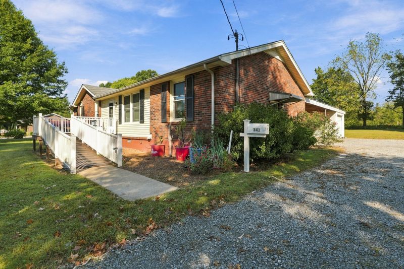 341 Raymond Hodges Rd, Cottontown, TN 37048