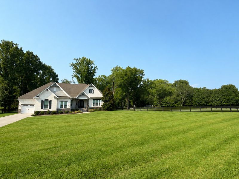 3700 Bosk Ln, College Grove, TN 37046