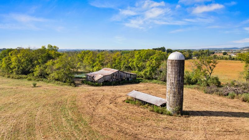 2829 Thompson Station Rd E, Thompsons Station, TN 37179
