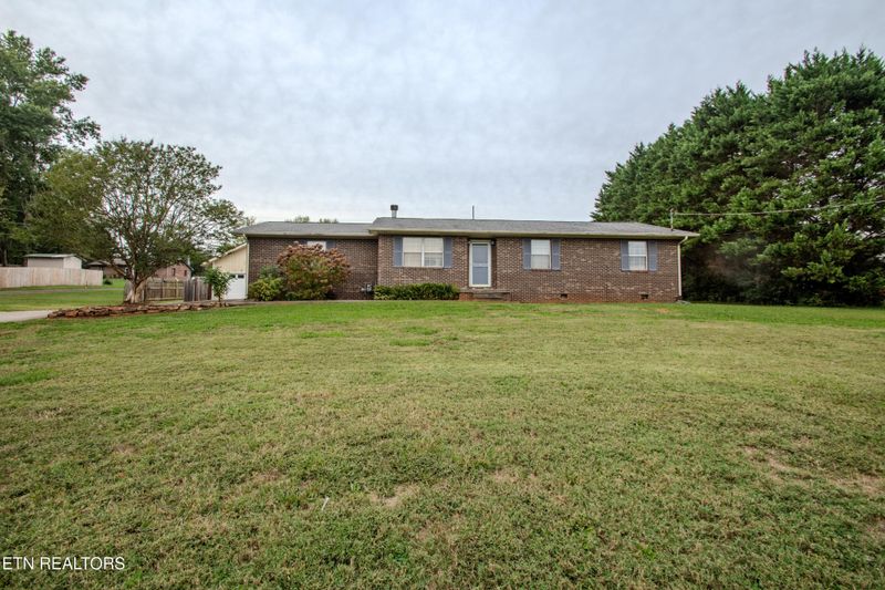1194 Rawhide Tr, Lenoir City, TN 37772