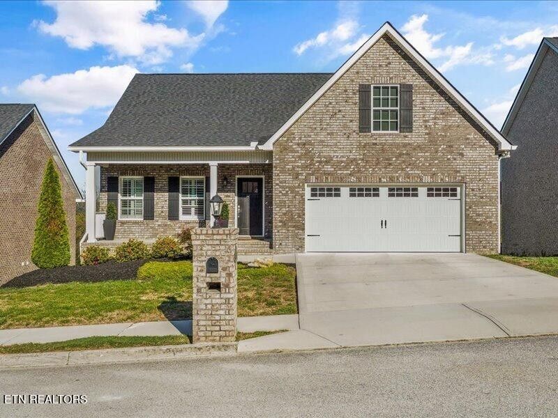 573 Timberline Dr, Lenoir City, TN 37772